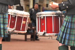 Picture of kilt-wearers playing drums